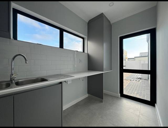 3 BEDROOM HOUSE FOR SALE IN SANDOWN